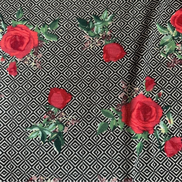 3xl LuLaRoe Christy T | Lattice with roses | Excellent used condition - Picture 3 of 3